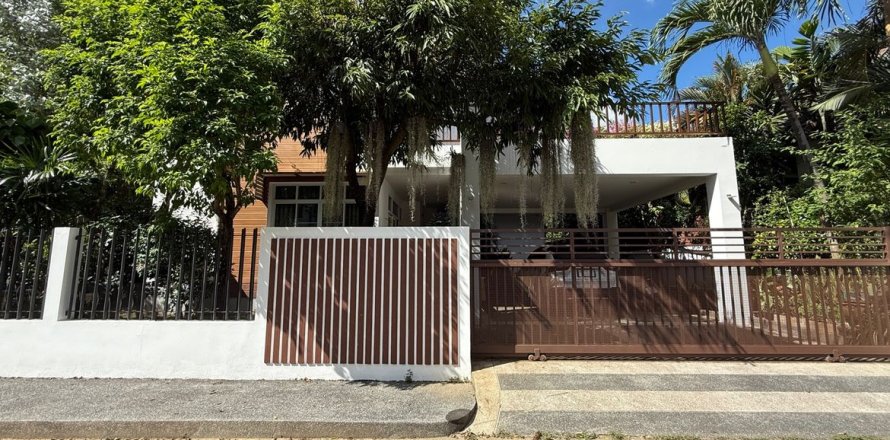 Maison à Chiang Mai, Thaïlande 4 chambres № 149645