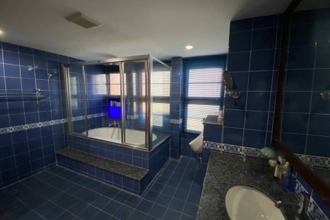 Кондоминиум с 3 спальнями в Бангкоке, Таиланд № 114556 - фото 9