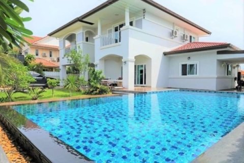 House in Pattaya, Thailand 4 bedrooms № 157706 - photo 8