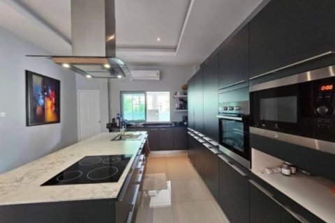 House in Pattaya, Thailand 4 bedrooms № 157706 - photo 11