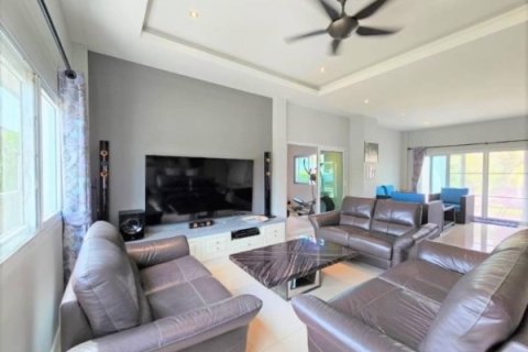House in Pattaya, Thailand 4 bedrooms № 157706 - photo 5