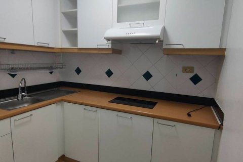 Condo in Bangkok, Thailand, 3 bedrooms  № 157705 - photo 4