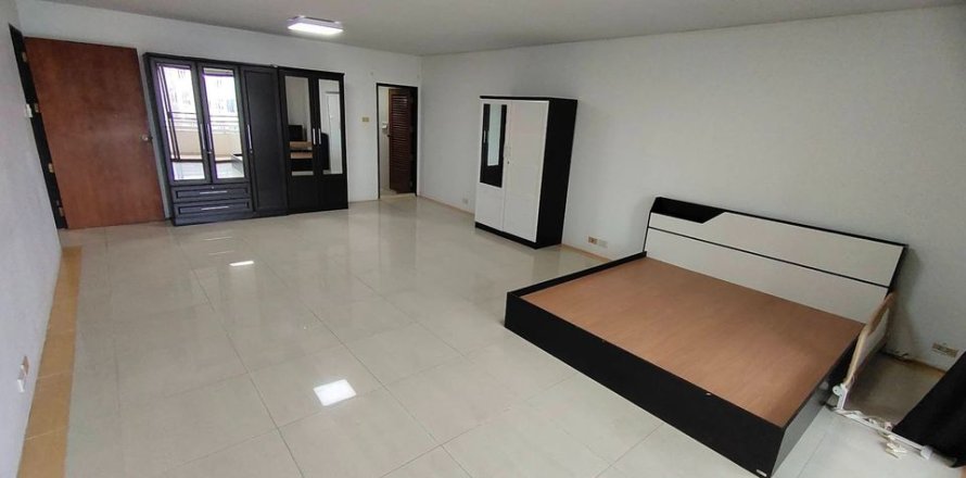 Condo in Bangkok, Thailand, 3 bedrooms  № 157705