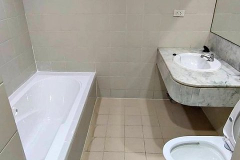 Condo in Bangkok, Thailand, 3 bedrooms  № 157705 - photo 6