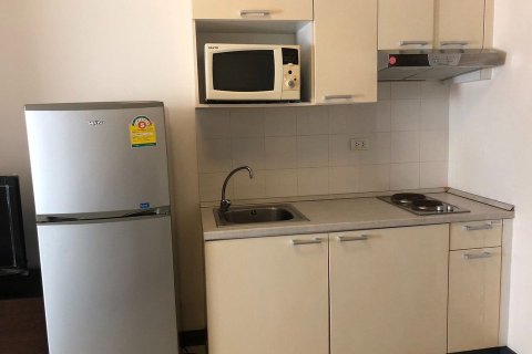 Condo in Bangkok, Thailand, 1 bedroom  № 157702 - photo 4