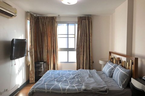 Condo in Bangkok, Thailand, 1 bedroom  № 157702 - photo 2