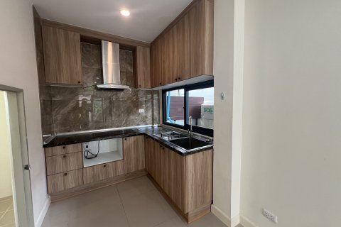 Maison à Prawet, Bangkok, Thaïlande 4 chambres № 137463 - photo 7