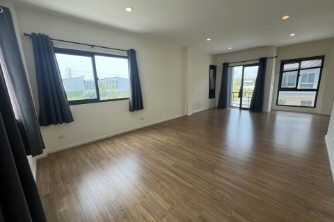 Maison à Prawet, Bangkok, Thaïlande 4 chambres № 137463 - photo 14