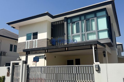 House in Pattaya, Thailand 3 bedrooms № 196198