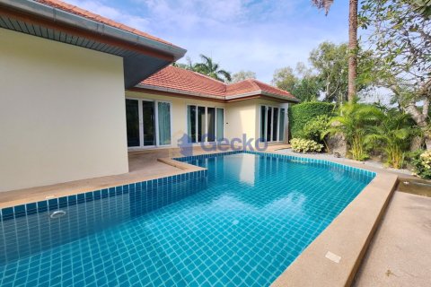 House in Pattaya, Thailand 4 bedrooms № 196200