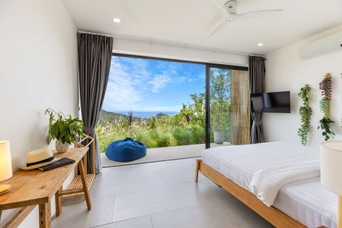 Villa in Surat Thani, Thailand 4 bedrooms № 171620 - photo 12