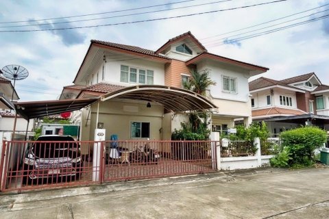 House in Bang Kapi, Bangkok, Thailand 3 bedrooms № 152874 - photo 1