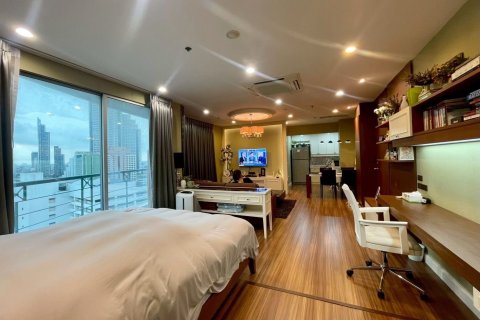 Studio in the Condo in Bang Rak, Bangkok, Thailand  № 152871 - photo 2