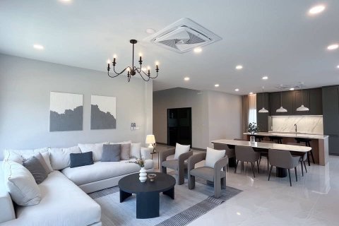 House in Bangkok, Thailand 5 bedrooms № 180687