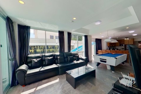 Villa in Pattaya, Thailand 7 bedrooms № 156977