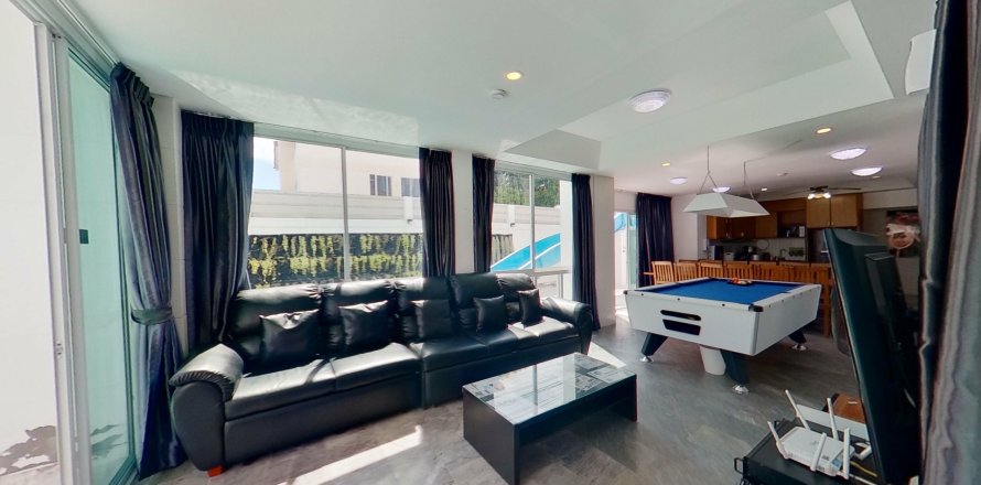 Villa in Pattaya, Thailand 7 bedrooms № 156977