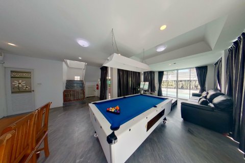 Villa in Pattaya, Thailand 7 bedrooms № 156977 - photo 2