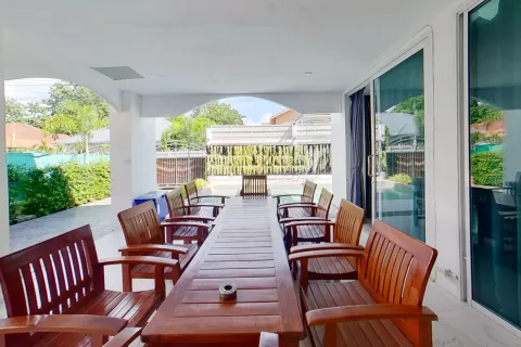 Villa in Pattaya, Thailand 7 bedrooms № 156977 - photo 27