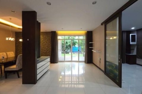 Дом в Бангкхэ, Бангкок, Таиланд с 5 спальнями № 156973 - фото 9