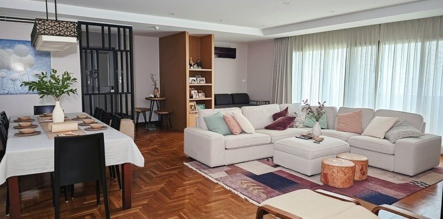 Condo in Watthana, Bangkok, Thailand, 3 bedrooms  № 156975