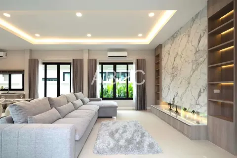Casa de 3 dormitorios en Pattaya, Tailandia № 212044 - foto 12