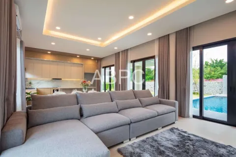 Casa de 3 dormitorios en Pattaya, Tailandia № 212044 - foto 13