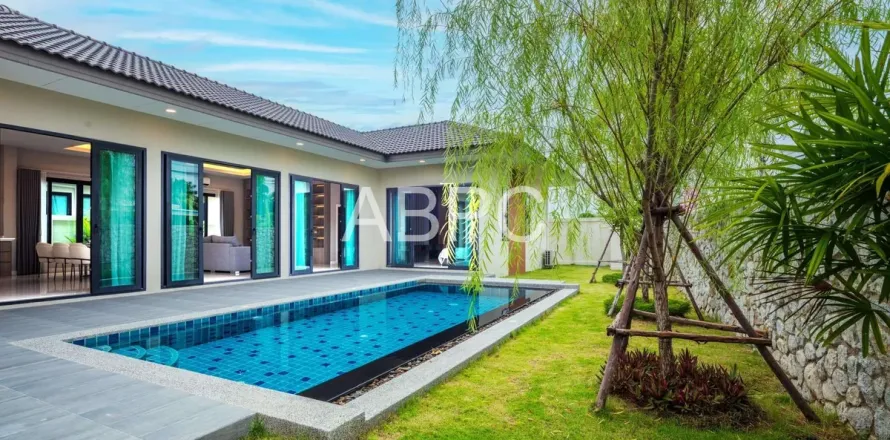 Casa de 3 dormitorios en Pattaya, Tailandia № 212044