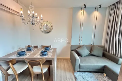 Condominio de 2 dormitorios en Jomtien Beach, Pattaya, Tailandia № 212050 - foto 2