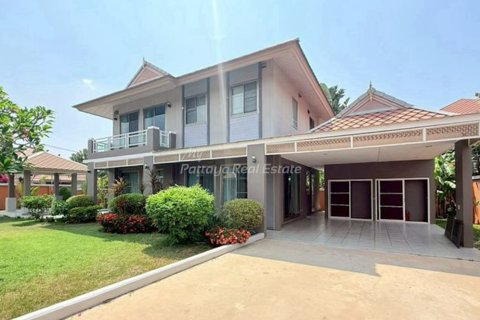 Casa de 4 dormitorios en Bang Lamung, Tailandia № 233700