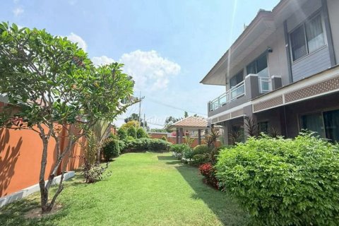 Casa de 4 dormitorios en Bang Lamung, Tailandia № 233700 - foto 3