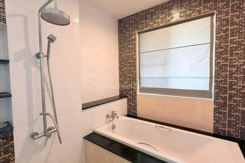 Casa de 4 dormitorios en Bang Lamung, Tailandia № 233700 - foto 15
