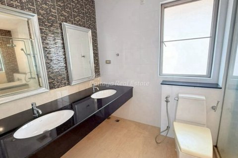 Casa de 4 dormitorios en Bang Lamung, Tailandia № 233700 - foto 14