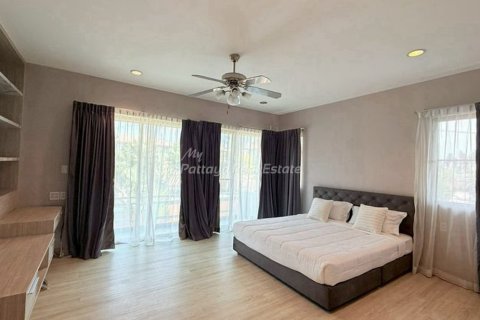 Casa de 4 dormitorios en Bang Lamung, Tailandia № 233700 - foto 12