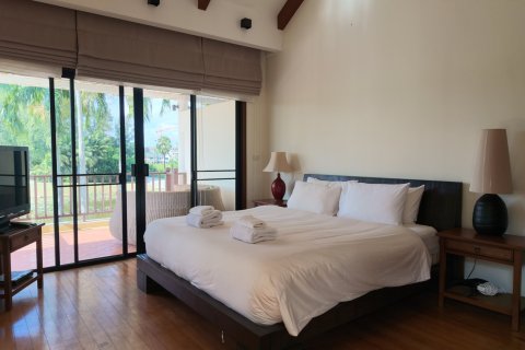 Casa de 3 dormitorios en Bang Tao, Tailandia № 233696 - foto 22