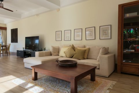 Casa de 3 dormitorios en Bang Tao, Tailandia № 233696 - foto 7