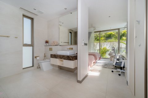 Casa de 4 dormitorios en Bang Tao, Tailandia № 233695 - foto 28