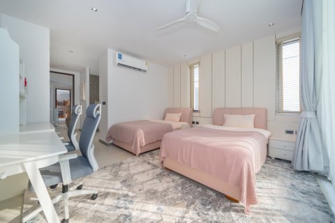 Casa de 4 dormitorios en Bang Tao, Tailandia № 233695 - foto 22