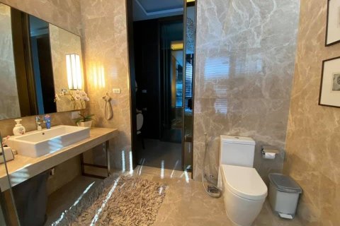 Condo in Watthana, Bangkok, Thailand, 3 bedrooms  № 134105 - photo 14