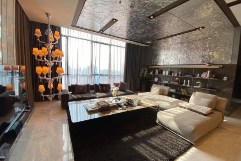 Condo in Watthana, Bangkok, Thailand, 3 bedrooms  № 134105 - photo 1