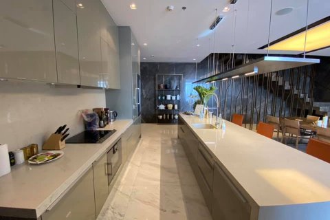 Condo in Watthana, Bangkok, Thailand, 3 bedrooms  № 134105 - photo 7