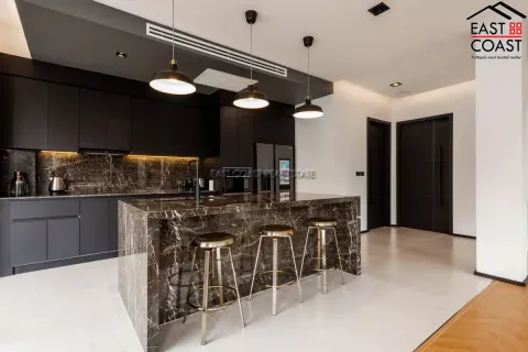 Casa de 5 dormitorios en Jomtien Beach, Pattaya, Tailandia № 212436 - foto 6