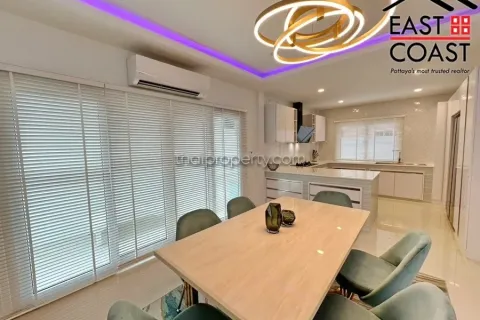 Casa de 4 dormitorios en Jomtien Beach, Pattaya, Tailandia № 212434 - foto 11