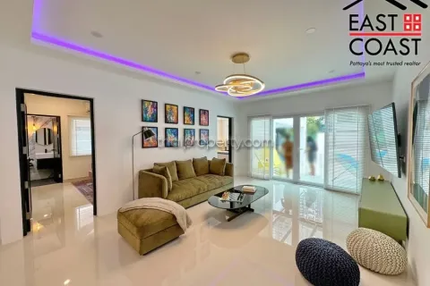Casa de 4 dormitorios en Jomtien Beach, Pattaya, Tailandia № 212434 - foto 8