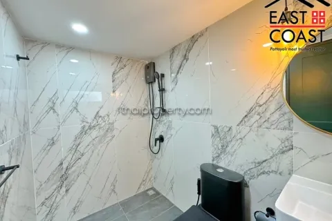 Casa de 4 dormitorios en Jomtien Beach, Pattaya, Tailandia № 212434 - foto 30