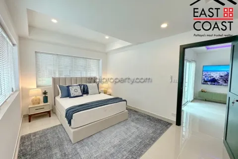 Casa de 4 dormitorios en Jomtien Beach, Pattaya, Tailandia № 212434 - foto 15