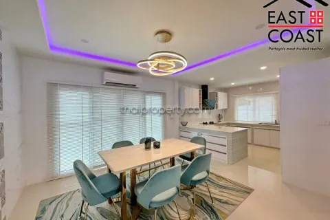 Casa de 4 dormitorios en Jomtien Beach, Pattaya, Tailandia № 212434 - foto 10