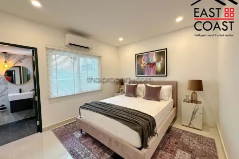 Casa de 4 dormitorios en Jomtien Beach, Pattaya, Tailandia № 212434 - foto 19