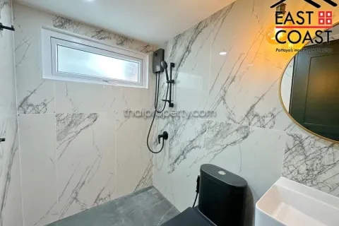 Casa de 4 dormitorios en Jomtien Beach, Pattaya, Tailandia № 212434 - foto 18
