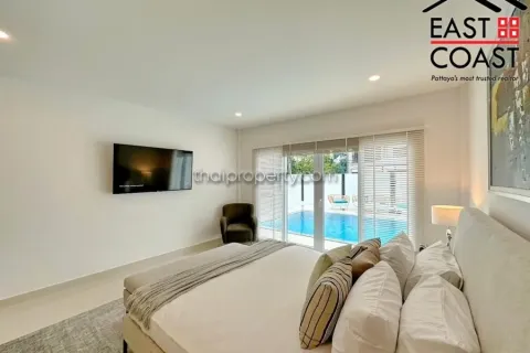 Casa de 4 dormitorios en Jomtien Beach, Pattaya, Tailandia № 212434 - foto 24