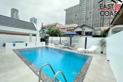 Casa de 4 dormitorios en Jomtien Beach, Pattaya, Tailandia № 212434 - foto 3